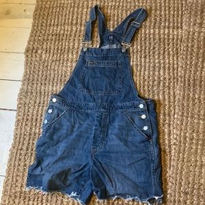 Gap denim overall shorts size small EUC